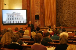 Участники конференции слушают выступление С.М.Миронова